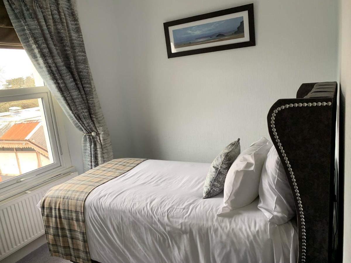 The Station Guest House Galmpton ภายนอก รูปภาพ