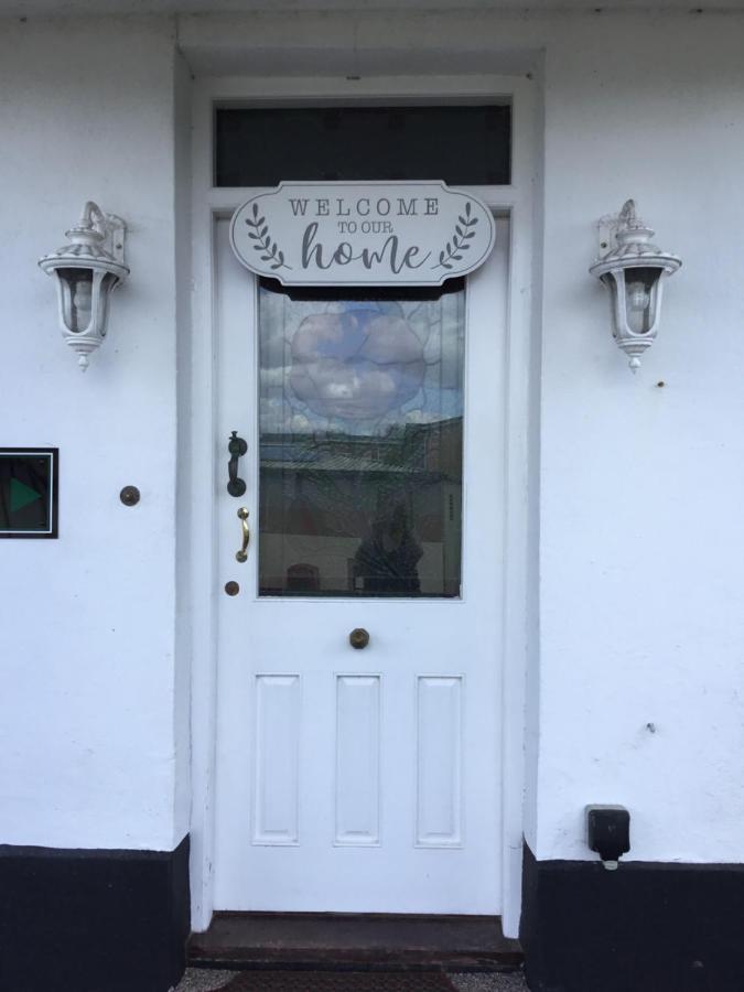 The Station Guest House Galmpton ภายนอก รูปภาพ