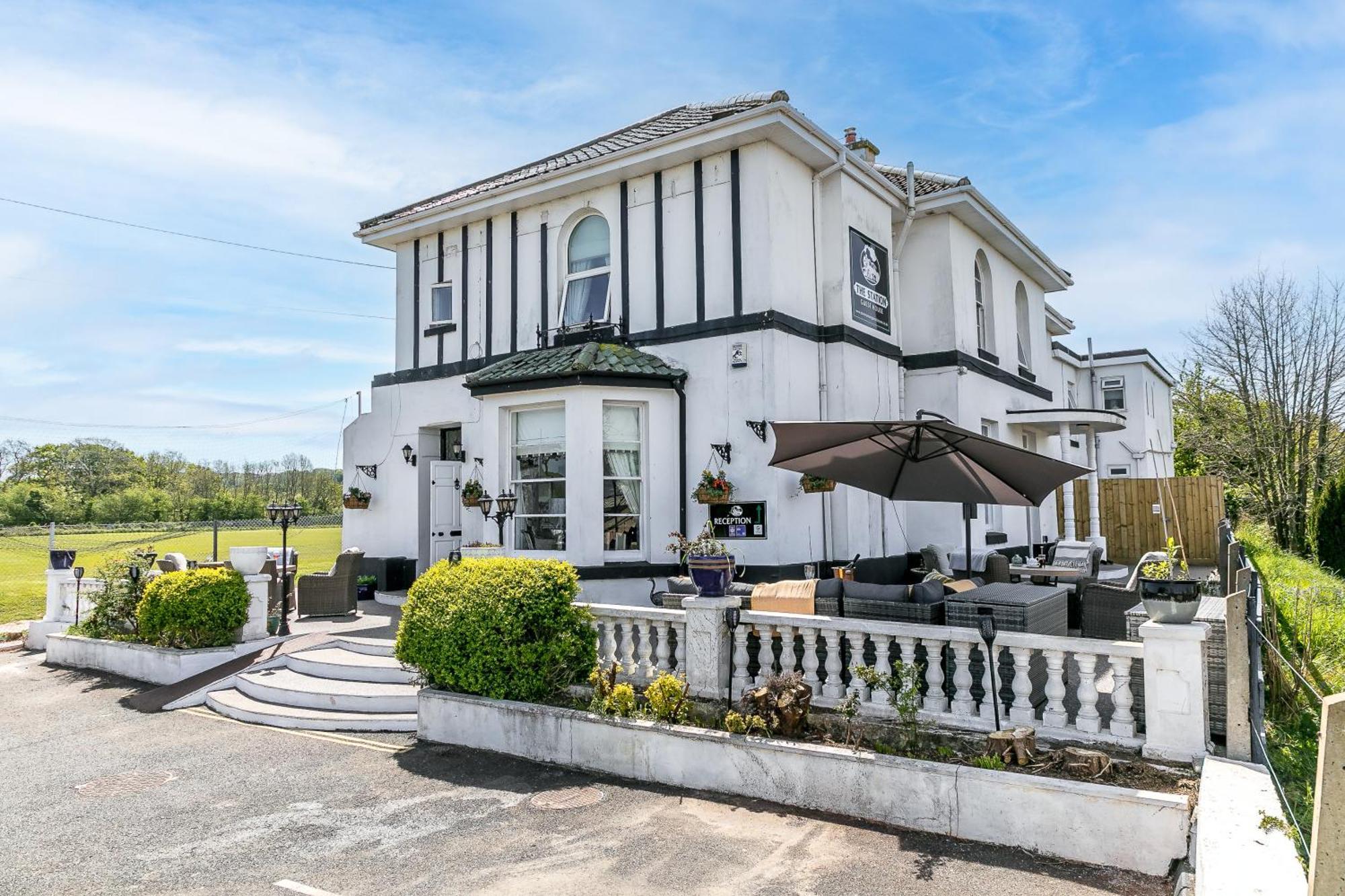 The Station Guest House Galmpton ภายนอก รูปภาพ