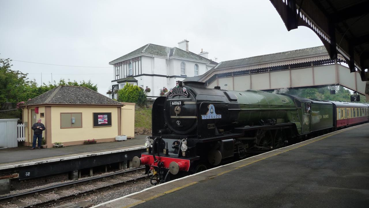 The Station Guest House Galmpton ภายนอก รูปภาพ