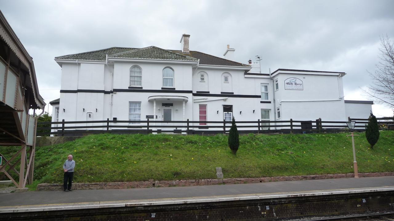The Station Guest House Galmpton ภายนอก รูปภาพ