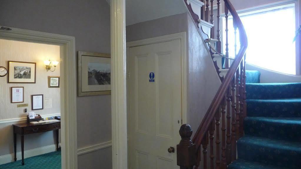 The Station Guest House Galmpton ภายนอก รูปภาพ